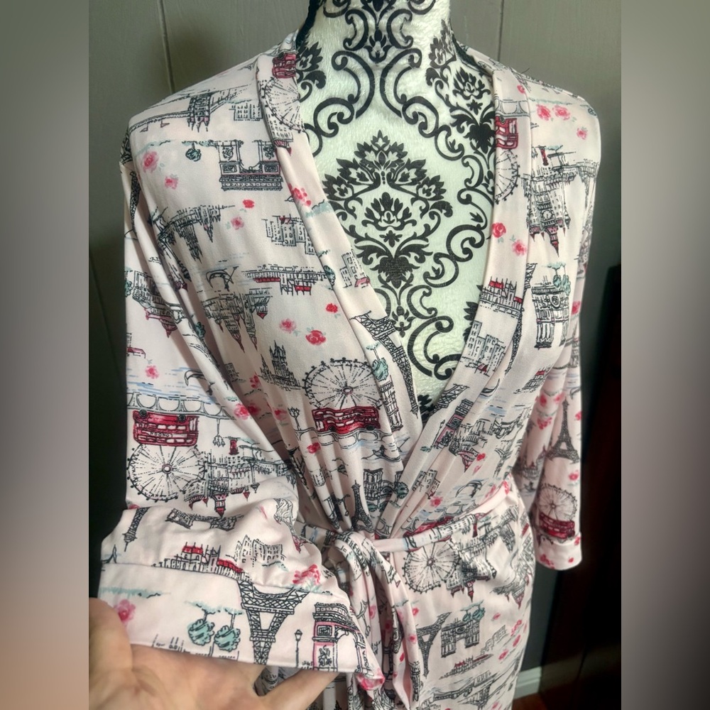 LAURA ASHLEY Pink Patterned Robe - Picture 2 of 6